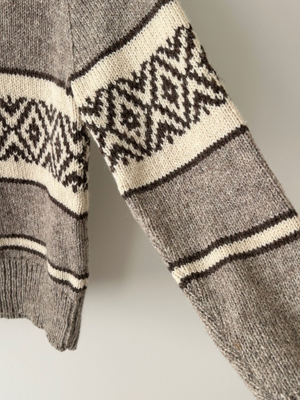 Kauri Kraft 100% Pure Virgin Wool Handknit Cowichan Style Cardigan - Picture 10 of 16